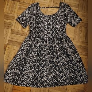 Forever 21 Black/White Scoop Neck A-line Mini Dress With Chevron Pattern
